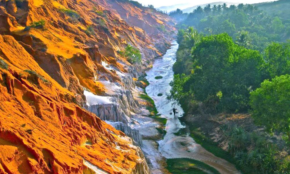 mui-ne-suoi-tien-red-sand-dunes